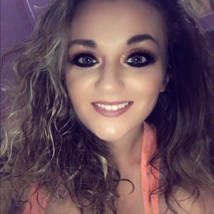 Meet your Posher, Carla